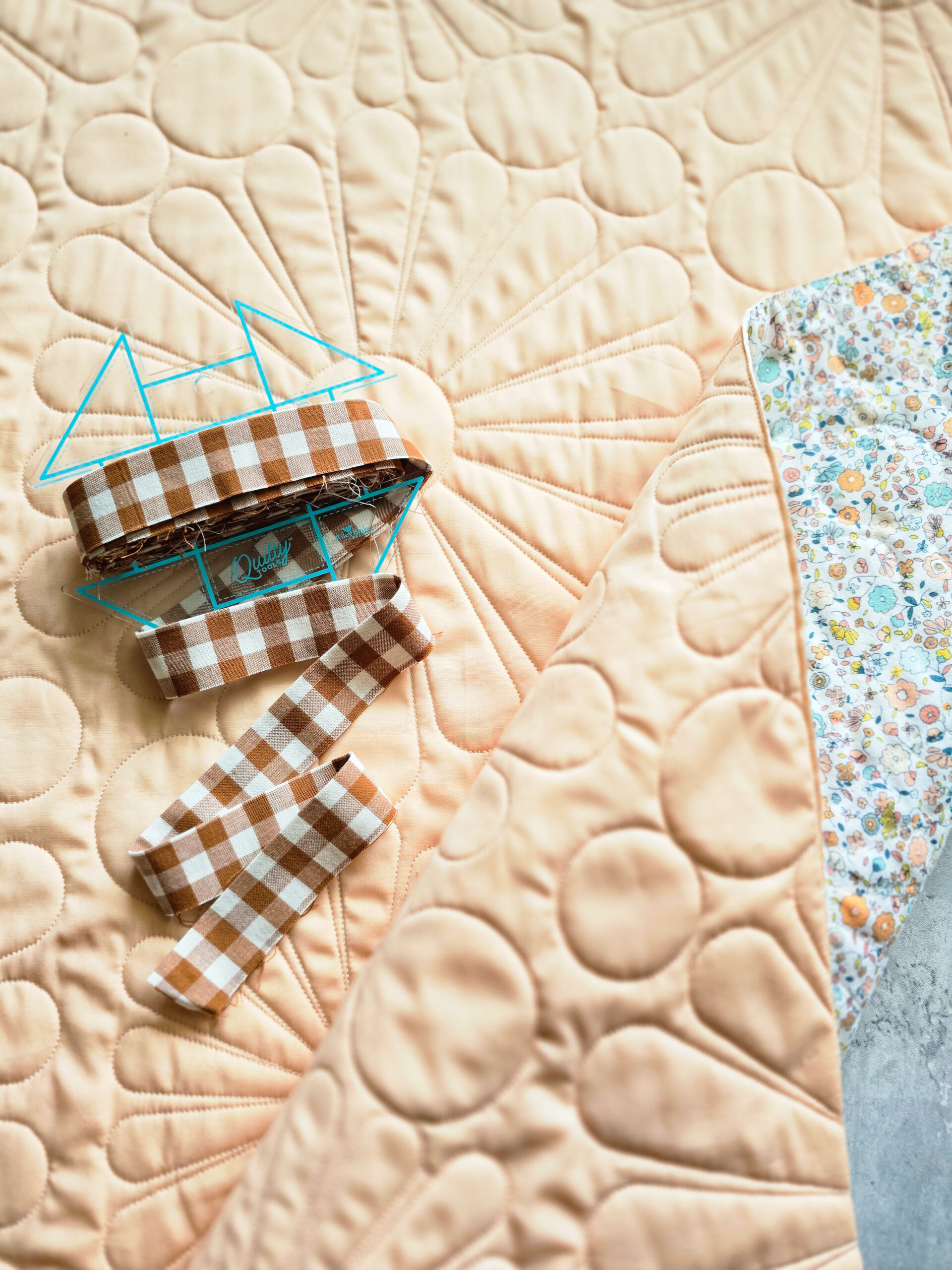 How to Attach the Binding to a Quilt - Quilters Candy